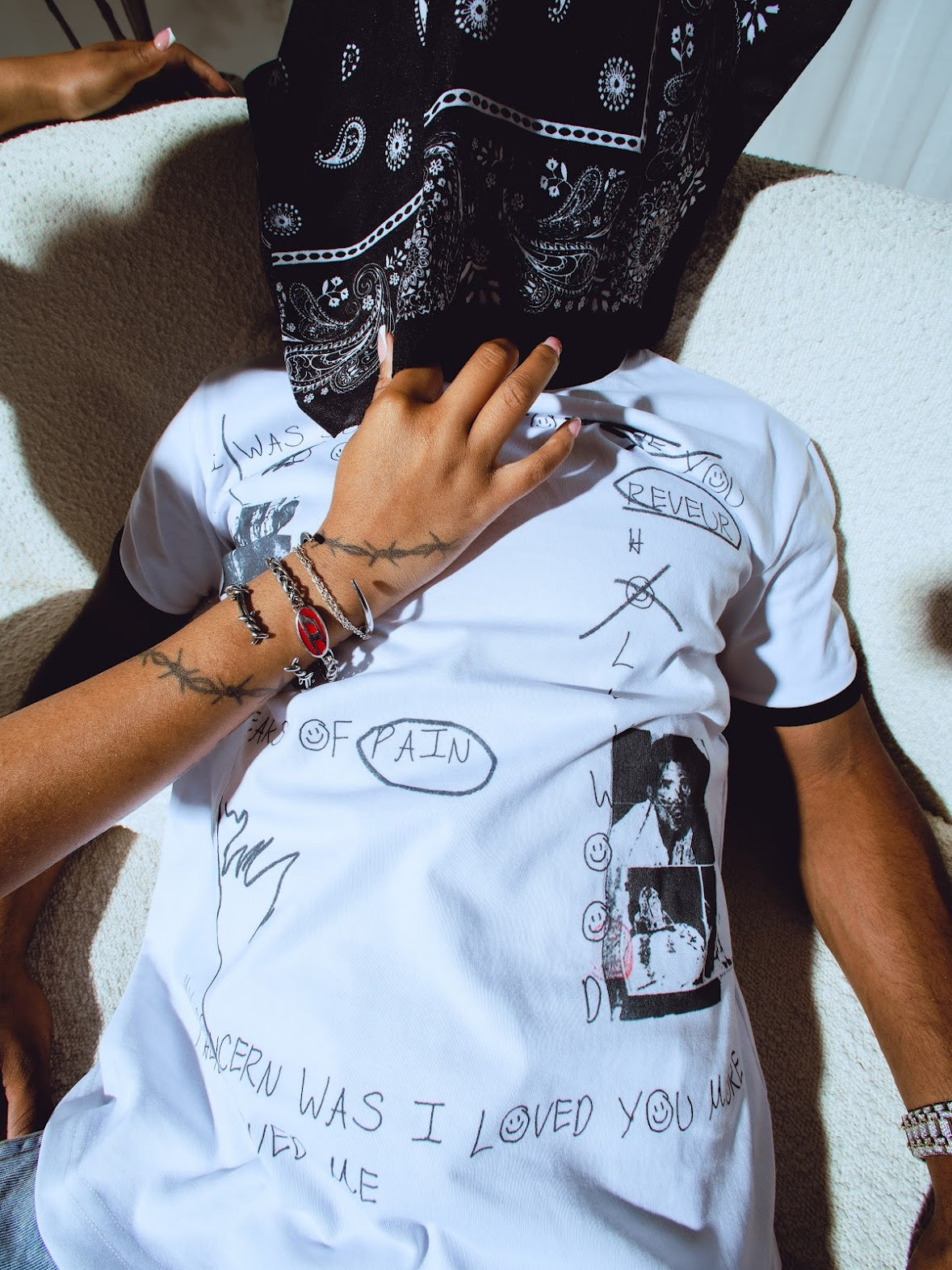 REVEUR 'LOVE UNDER ART' TEE