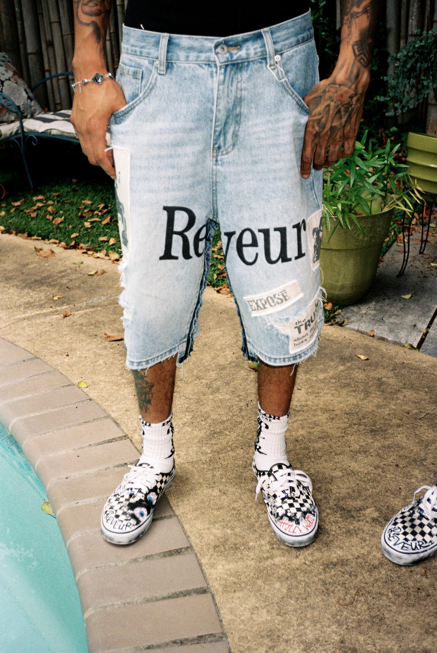 REVEUR EXPOSED DENIM SHORTS